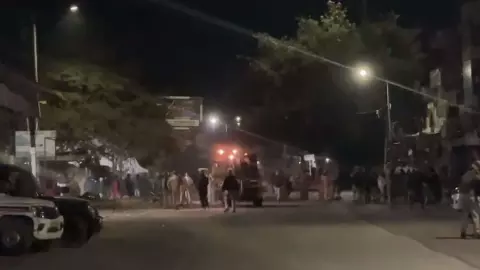 जयपुर के चौमूं में जुम्‍मे के दिन भारी बवाल, इंटरनेट बंद; मस्जिद के पास से पत्थर हटाने को लेकर विवाद- VIDEO