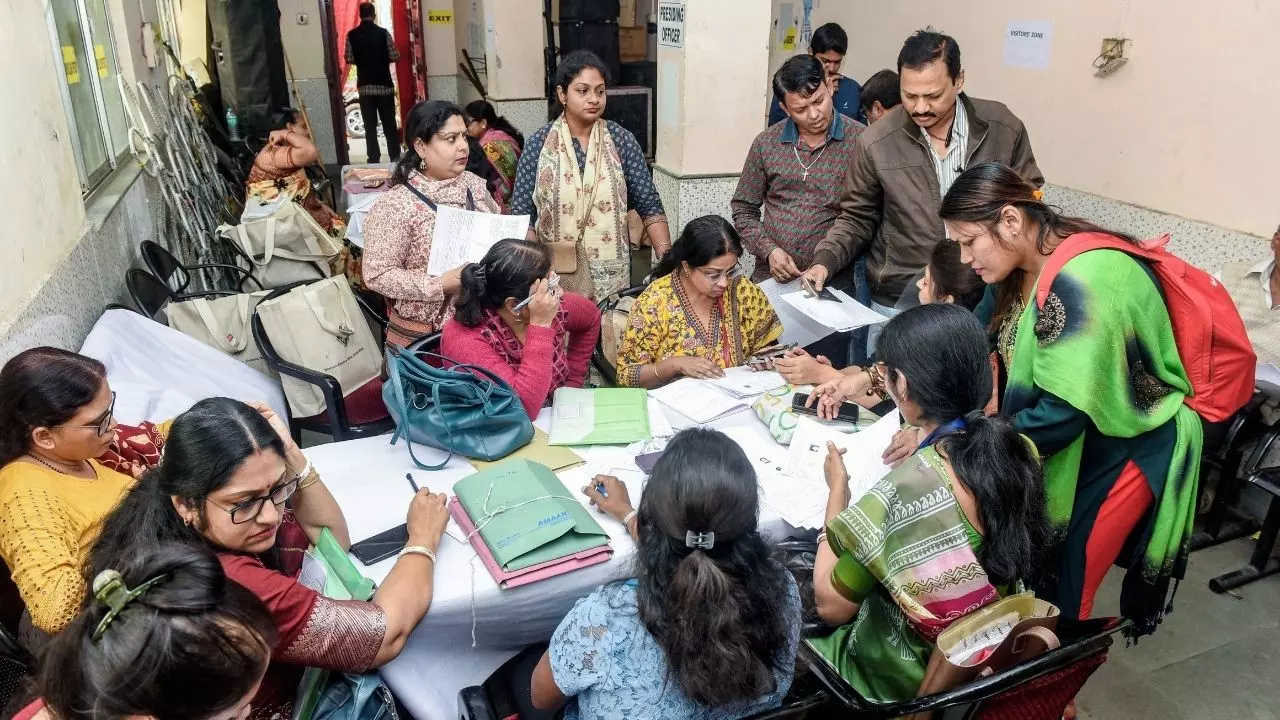 प्रोसेस का हिस्सा नहीं तो जिम्मेदार कैसे? बंगाल में वोटर डिलीशन पर बवाल, अफसरों ने मुख्य चुनाव अधिकारी को लिखी चिट्ठी