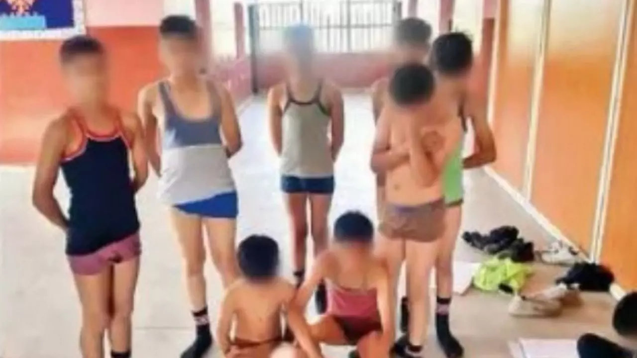 होमवर्क न करने की ऐसी सजा... कपड़े उतरवाए, क्लास के बाहर किया खड़ा; एमपी में 7वीं कक्षा के छात्रों के साथ ऐसा सलूक!