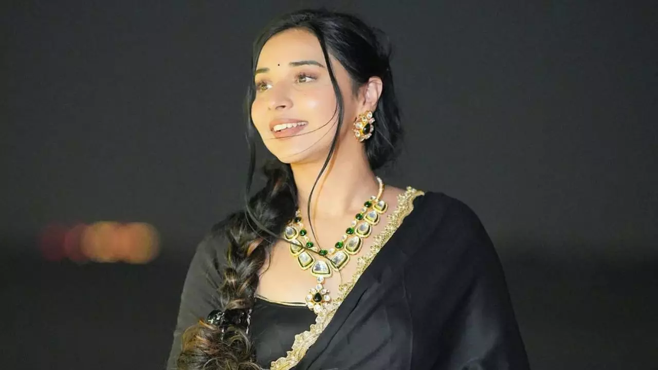 राम नाम का जाप करने वाली Bigg Boss 19 की Tanya Mittal ने दिखाई अपनी Condom फैक्ट्री, कहा- मुझे यह बनाने में गर्व है