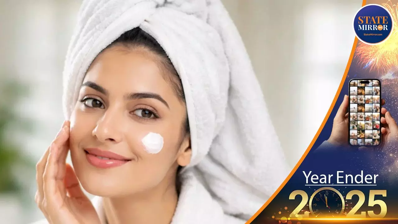 Year Ender 2025: स्किन जोनिंग से लेकर रेड लाइट थेरेपी तक इस साल इन स्किन केयर ट्रेंड्स को जमकर किया गया फॉलो