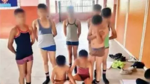 होमवर्क न करने की ऐसी सजा... कपड़े उतरवाए, क्लास के बाहर किया खड़ा; एमपी में 7वीं कक्षा के छात्रों के साथ ऐसा सलूक!