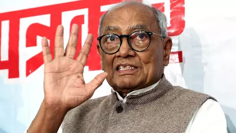 BJP-RSS के मुरीद हुए दिग्विजय सिंह! पीएम मोदी की पुरानी तस्वीर शेयर कर मचा दिया हंगामा; CWC की बैठक में बवाल!