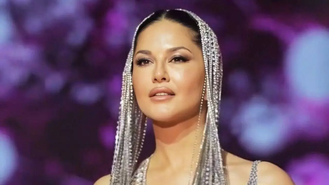 ब्रजभूमि में Sunny Leone के नाम पर भड़के साधु संत, अश्लील फिल्म को लेकर कही ये बात; New Year का कार्यक्रम रद्द