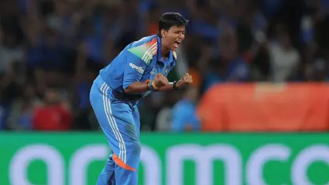 टीम इंडिया की विकेट क्वीन दीप्ति शर्मा ने रचा इतिहास, T20I क्रिकेट में सबसे ज्यादा विकेट लेने वाली बनी गेंदबाज