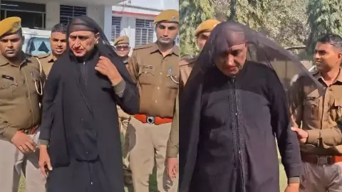 कभी अधिकारी, कभी VIP… फिर बना ‘बुर्कानशीं महिला’! नाबालिग से रेप के बाद हुलिया बदल मथुरा में घूम रहा था दरिंदा कभी अधिकारी, कभी VIP… फिर बना ‘बुर्कानशीं महिला’! नाबालिग से रेप के बाद हुलिया बदल मथुरा में घूम रहा था दरिंदा