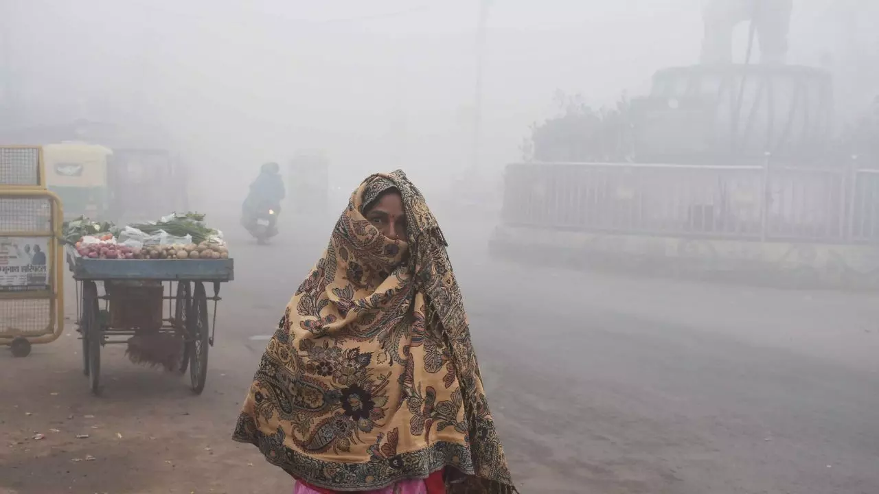 नए साल पर मुंबई में झमाझम बारिश, दिल्ली-पंजाब और राजस्थान में अलर्ट; कश्मीर घाटी में हुई बर्फबारी