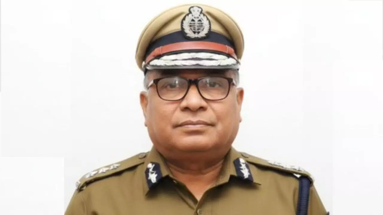 8 साल पहले मिला राष्ट्रपति पुलिस पदक, पिता MES में अफसर, गुजरात से है चाचा का कनेक्शन, कहां तक पढ़े हैं हरियाणा के नए DGP अजय सिंहल?