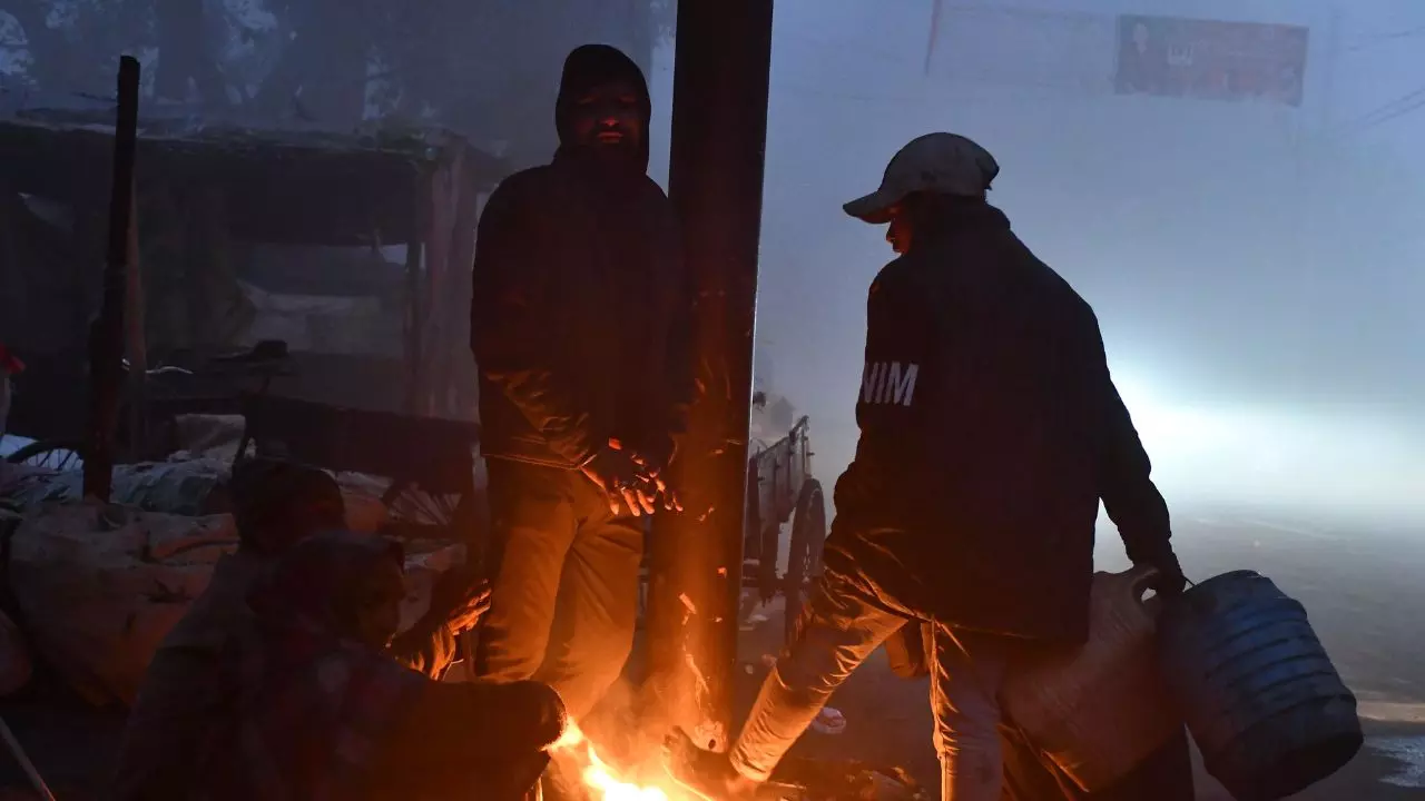 दिल्ली-एनसीआर को और सताएगी ठंडी हवा, 4 जनवरी तक हल्की बारिश की संभावना; शीतलहर से इन शहरों में खतरा