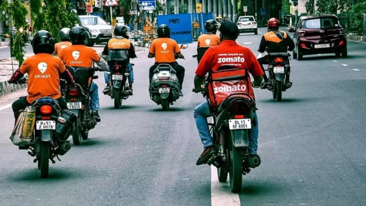 नए साल के दूसरे दिन गिग वर्कर्स को सरकार ने दिया बड़ा तोहफा, बीमा-पेंशन से लेकर मिलेंगे ये लाभ; जानें नियम