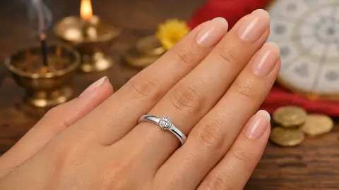 इस उंगली में पहनें चांदी की अंगूठी, खुल जाएगी किस्मत, जानें इसे पहनने के नियम और फायदे