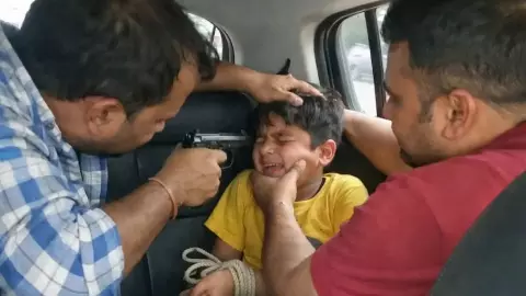 लखनऊ में नाबालिग का अपहरण, कार में बंधक बनाकर तमंचे के बल पर पिटाई; वायरल वीडियो से मचा हड़कंप, पुलिस ने क्या कार्रवाई की?