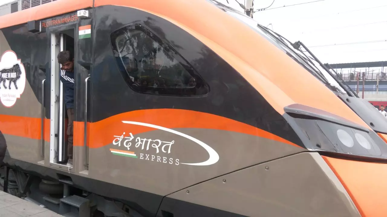 180 KM/H की स्पीड से पटरी पर उतरेगी पहली वंदे भारत स्लीपर ट्रेन, गुवाहाटी–हावड़ा रूट से होगी ऐतिहासिक शुरुआत