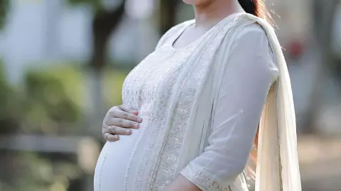 गांव में सड़क न होने से प्रसव पीड़ा में मीलों पैदल चली गर्भवती महिला, अस्पताल पहुंचते ही थम गई जच्चा-बच्चा की जान