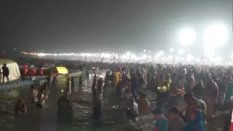 माघ मेला 2026: गंगा-सरयू तट पर श्रद्धालुओं ने लगाई आस्था की डुबकी, ठंड के बावजूद श्रद्धा नहीं हुई कम; देखें Videos माघ मेला 2026: गंगा-सरयू तट पर श्रद्धालुओं ने लगाई आस्था की डुबकी, ठंड के बावजूद श्रद्धा नहीं हुई कम; देखें Videos