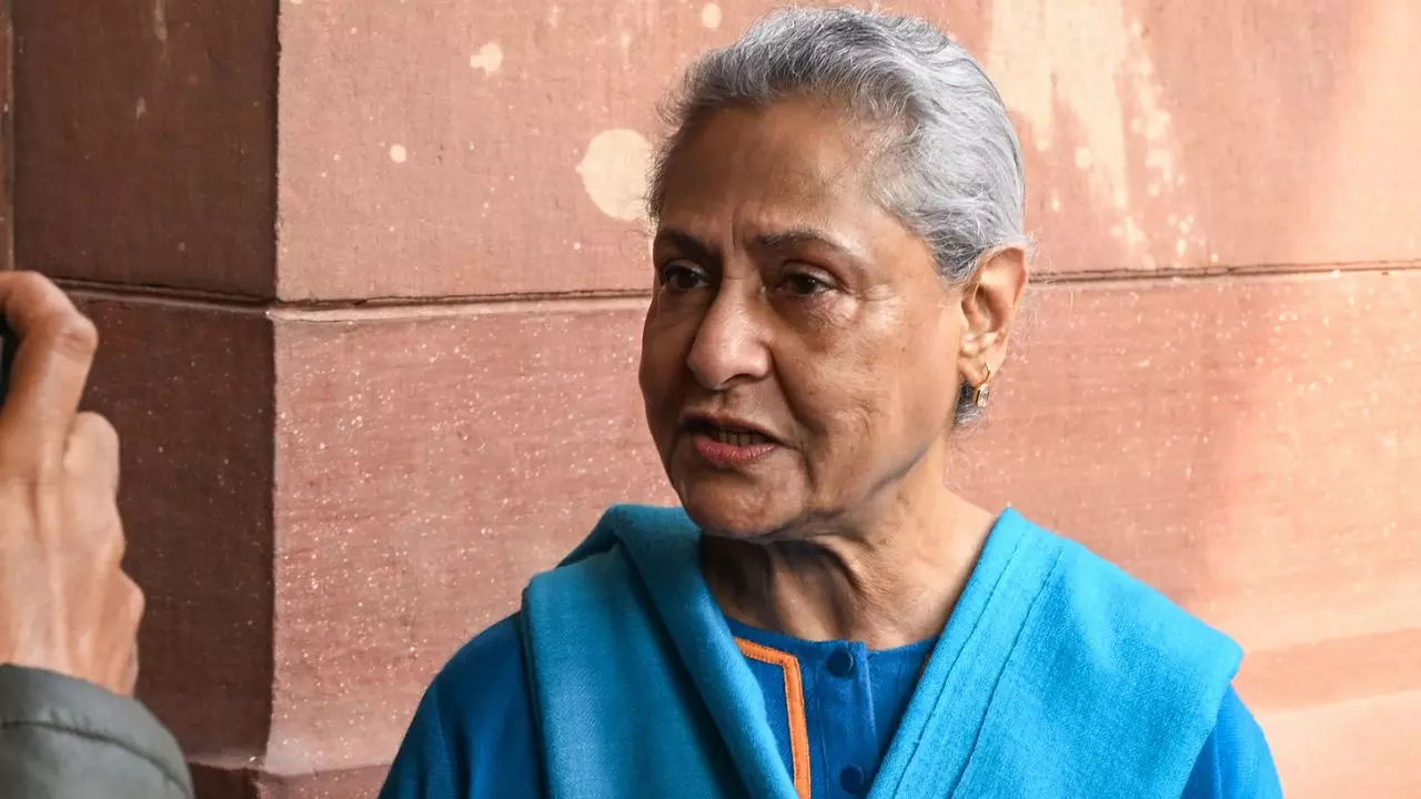 क्या जानबूझकर हंगामा करती है Jaya Bachchan? रेड कार्पेट नहीं पसंद तो बैक गेट से आओ...दिग्गज एक्ट्रेस पर पैपराजी का पलटवार