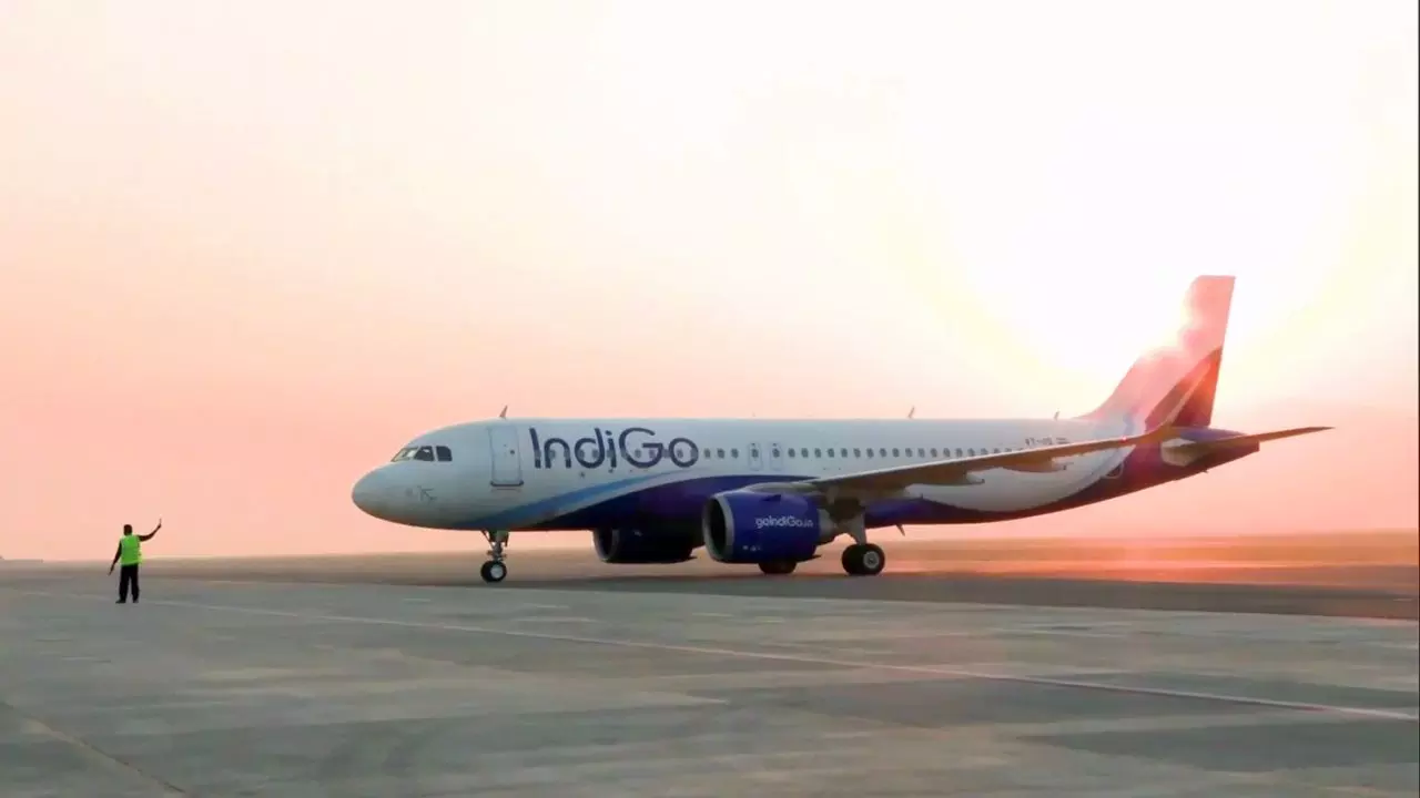 New Aviation Rules: फ्लाइट में अब पावर बैंक से चार्जिंग बंद: DGCA ने बदले एविएशन सेफ्टी नियम, जानिए क्या ले जा सकते हैं और क्या नहीं