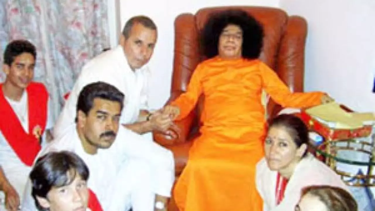 Maduro India Connection: सत्य साईं भक्त हैं मादुरो! राष्ट्रपति कार्यालय में भी लगी तस्वीर; जानें कब आए थे भारत
