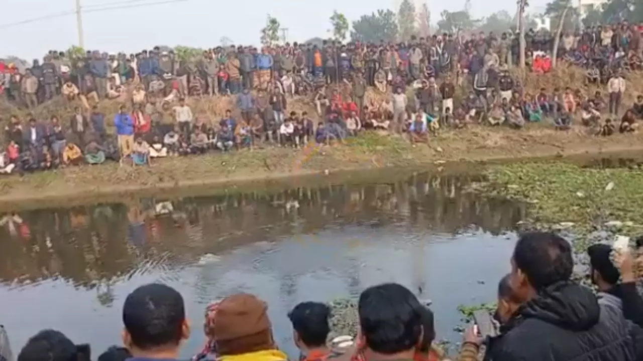 Bangladesh Hindu Violence: चोरी के शक में भीड़ ने दौड़ाया, जान बचाने को नहर में कूदा… बांग्लादेश में एक और हिंदू युवक की मौत