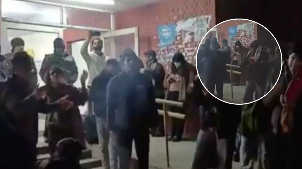 JNU में मोदी-शाह के खिलाफ नारे के पीछे थे ये चेहरे, बवाल के बाद फडणवीस बोले- इनके इरादों को कुचल दिया जाएगा