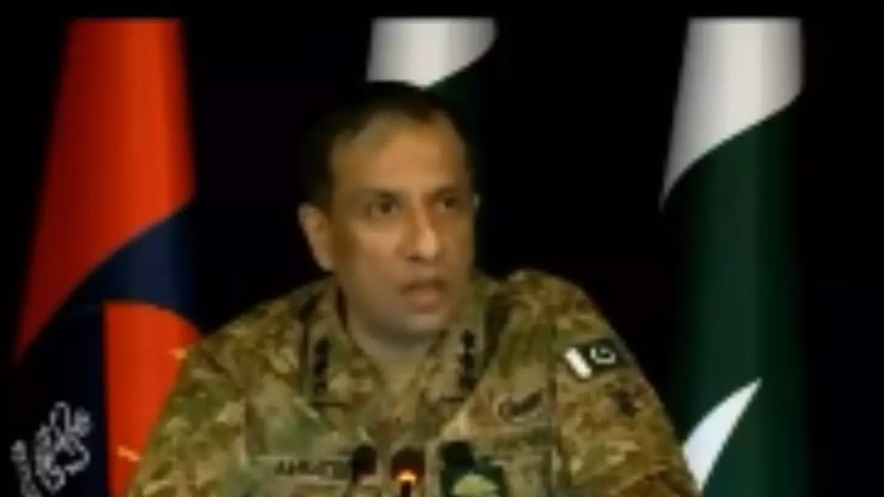 मजा न कराया तो पैसे वापस, सड़कछाप जुबान के चलते पाकिस्तान के DG ISPR ने करवाई खुद की फजीहत