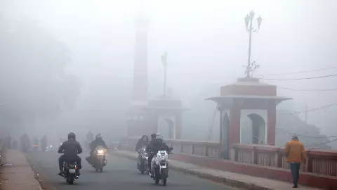 Cold Wave Alert: पहाड़ों से मैदानी इलाकों तक शीतलहर, कोहरा और ठंड ने रोकी रफ्तार; जानें देश में मौसम का हाल