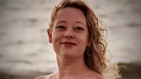 Renee Nicole Good कौन, जिसकी मौत से अमेरिका में मचा बवाल? ट्रंप की हो रही छिछालेदार