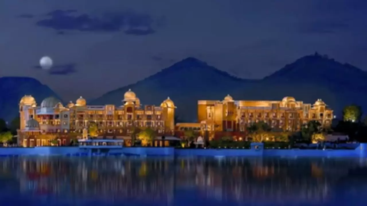 द लीला पैलेस उदयपुर पर क्यों लगा 10 लाख रुपये का जुर्माना? होटल मैनेजमेंट पर लगे गंभीर आरोप