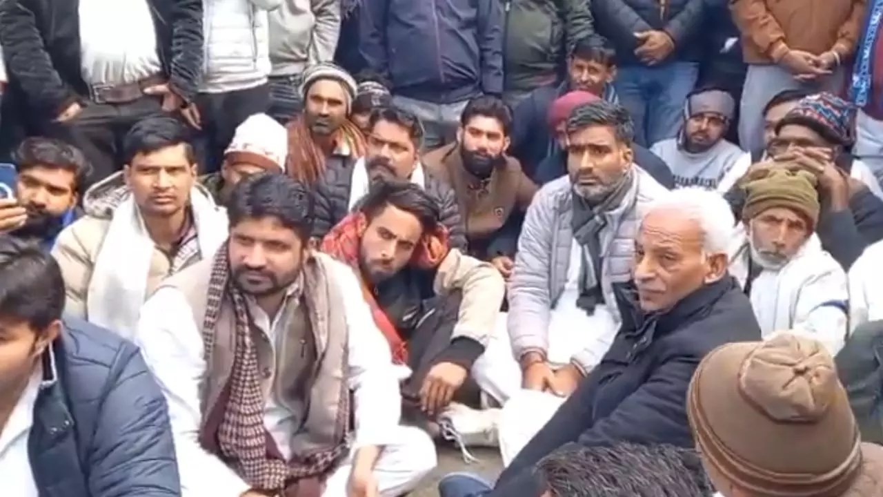 UP के मेरठ में दलित महिला की हत्या, बेटी का अपहरण; अस्पताल से गांव तक बवाल- Video