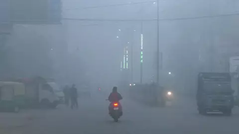 दिल्ली-एनसीआर में सीजन की पहली बारिश, शीतलहर से बिहार में 8वीं कक्षा तक के स्कूलों में छुट्टी; जानें अपने शहर का हाल