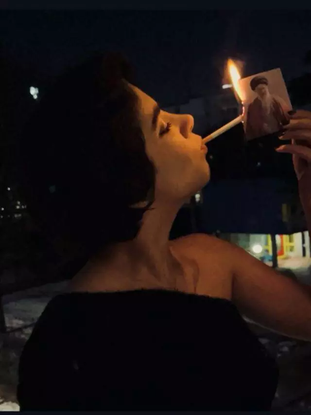 खामेनेई की फोटो से आखिर सिगरेट क्यों जला रहीं ईरान की महिलाएं?