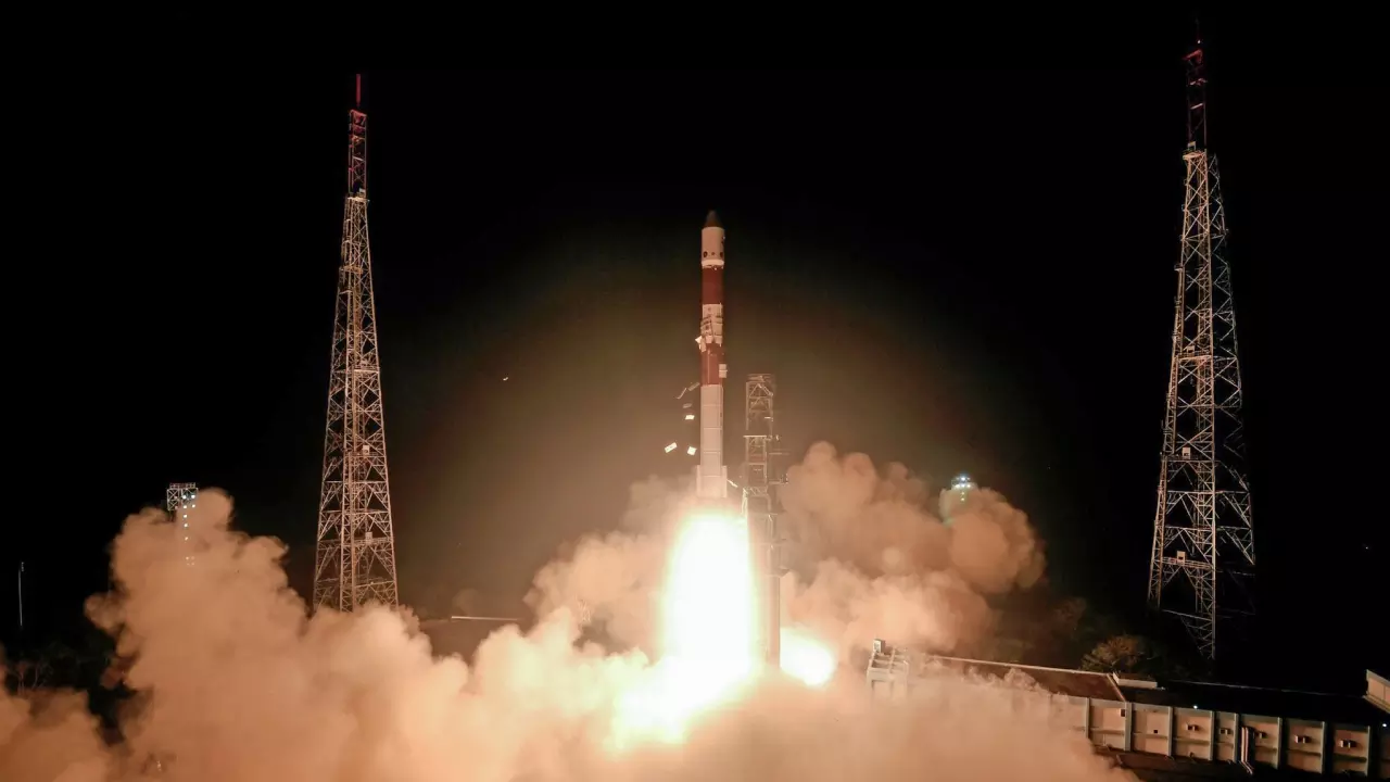 आसमान से दुश्मनों पर नजर! PSLV-C62 भारत के लिए रचेगा नया इतिहास, चीन-पाकिस्तान की बढ़ेगी टेंशन, जानें खूबियां