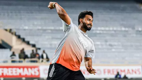 IND vs NZ: मैच से कुछ घंटे पहले ऋषभ पंत अचानक क्यों हुए टीम से बाहर? इस खिलाड़ी को मिला मौका