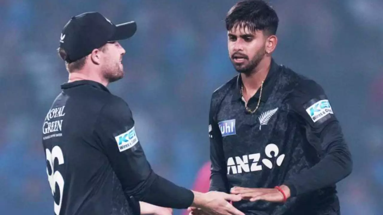 IND vs NZ: टीम इंडिया के खिलाफ भारतीय मूल के आदित्य अशोक का नहीं चला जादू, कहीं दूसरे वनडे से न हो जाए बाहर?