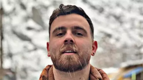 आज़ादी की मांग पर फांसी! कौन है 26 साल का इरफान सोलतानी जिसपर ‘ईश्वर के खिलाफ युद्ध’ का है आरोप?