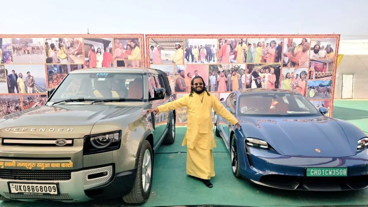एक तरफ डिफेंडर, दूसरी तरफ पोर्शे; ये देश योगियों का है कहने वाले सतुआ बाबा कौन? CM अगल-बगल चलते हैं!