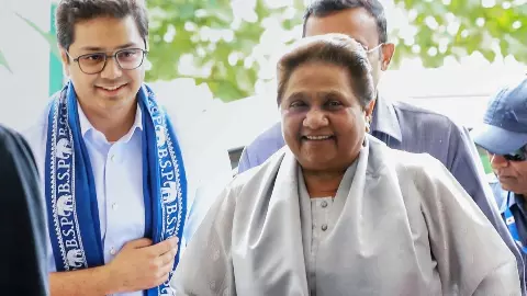 Mayawati: 51वें जन्मदिन पर किया था 20 करोड़ से ज्यादा का खर्च, 1960 के बाद कार्यकाल पूरा करने वाली पहली सीएम- 10 Pointers Mayawati: 51वें जन्मदिन पर किया था 20 करोड़ से ज्यादा का खर्च, 1960 के बाद कार्यकाल पूरा करने वाली पहली सीएम- 10 Pointers