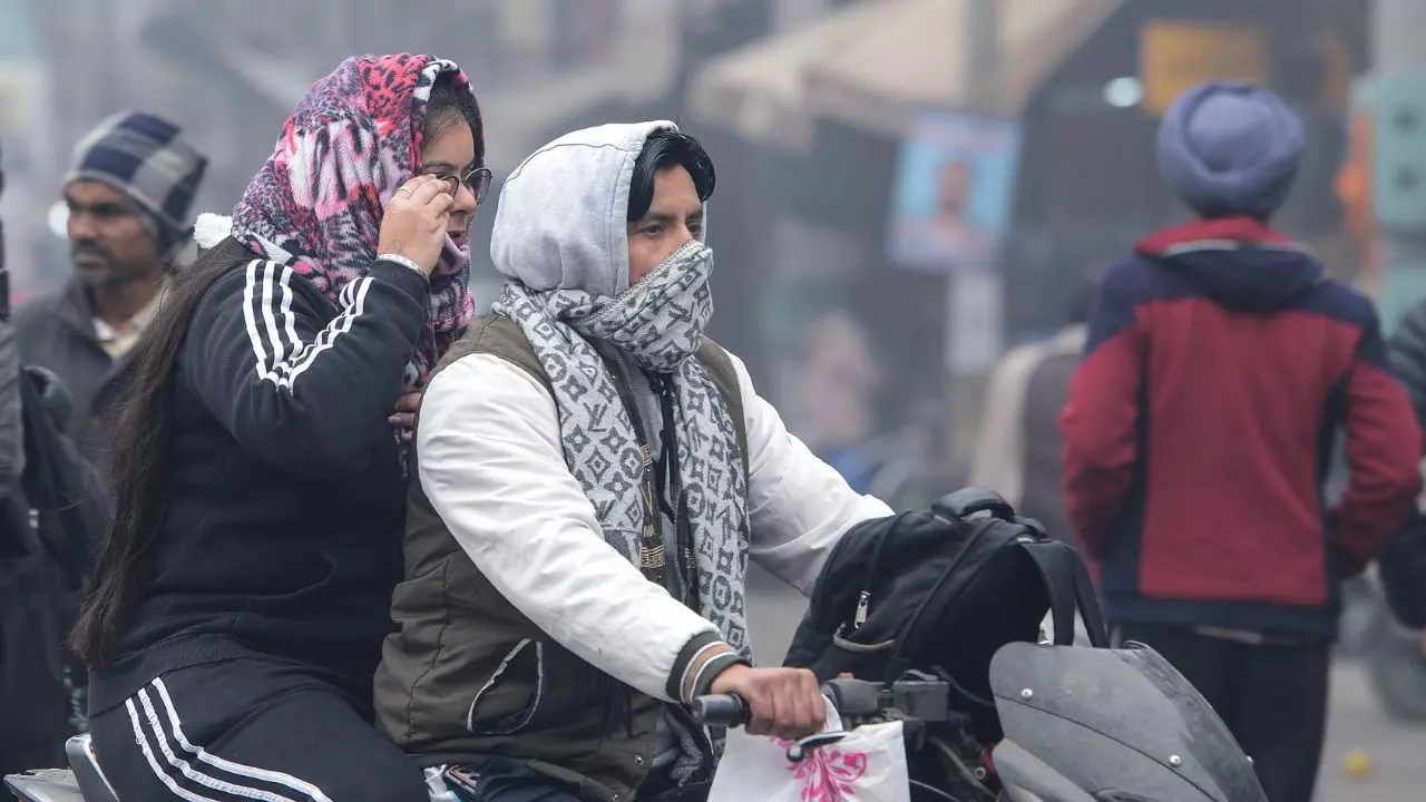 पंजाब-हरियाणा में पारा शून्य के करीब, पहाड़ों पर भारी बर्फबारी की संभावना; 72 घंटे के अलर्ट पर दिल्ली-एनसीआर