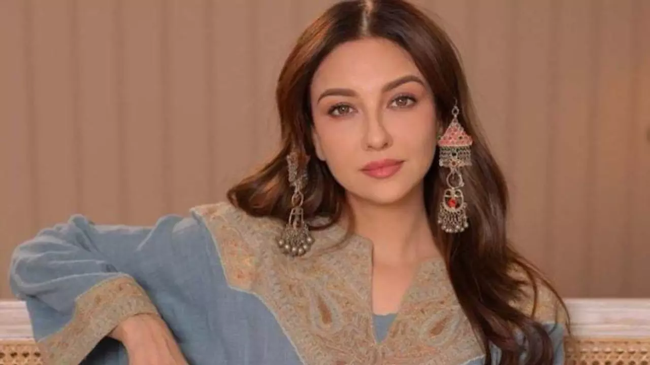 Dhurandhar एक्ट्रेस के साथ BMC Election 2026 में हो गया बड़ा खेला! Video में भड़की फिर किया खुलासा