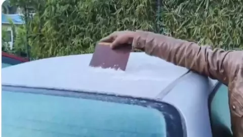 गुरुग्राम के बाद राजस्थान के माउंट आबू में हुई बर्फबारी! गाड़ियों और घरों पर जमी बर्फ, VIDEO वायरल