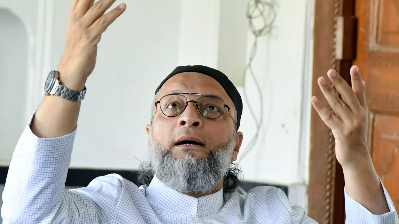 ओवैसी को हल्के में लेने वाले सावधान! हैदराबाद के बाद BMC तक AIMIM का उभार, शरद-राज और SP भी हुई बौनी, जानें क्यों बढ़ी ताकत