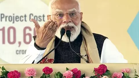 PM मोदी ने दी बंगाल को वंदे भारत स्लीपर की सौगात, दीदी पर डबल अटैक, घुसपैठियों पर कार्रवाई सहित 10 प्वाइंट में जानें सब कुछ