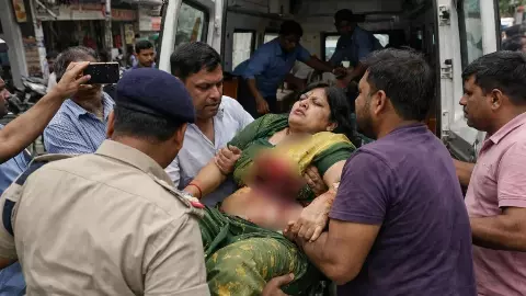 झारखंड में अपराधी बेखौफ! गोड्डा कोर्ट से लौट रही जज की पत्नी पर की ताबड़तोड़ फायरिंग, 3 गोली लगने से हालत गंभीर- भागलपुर रेफर