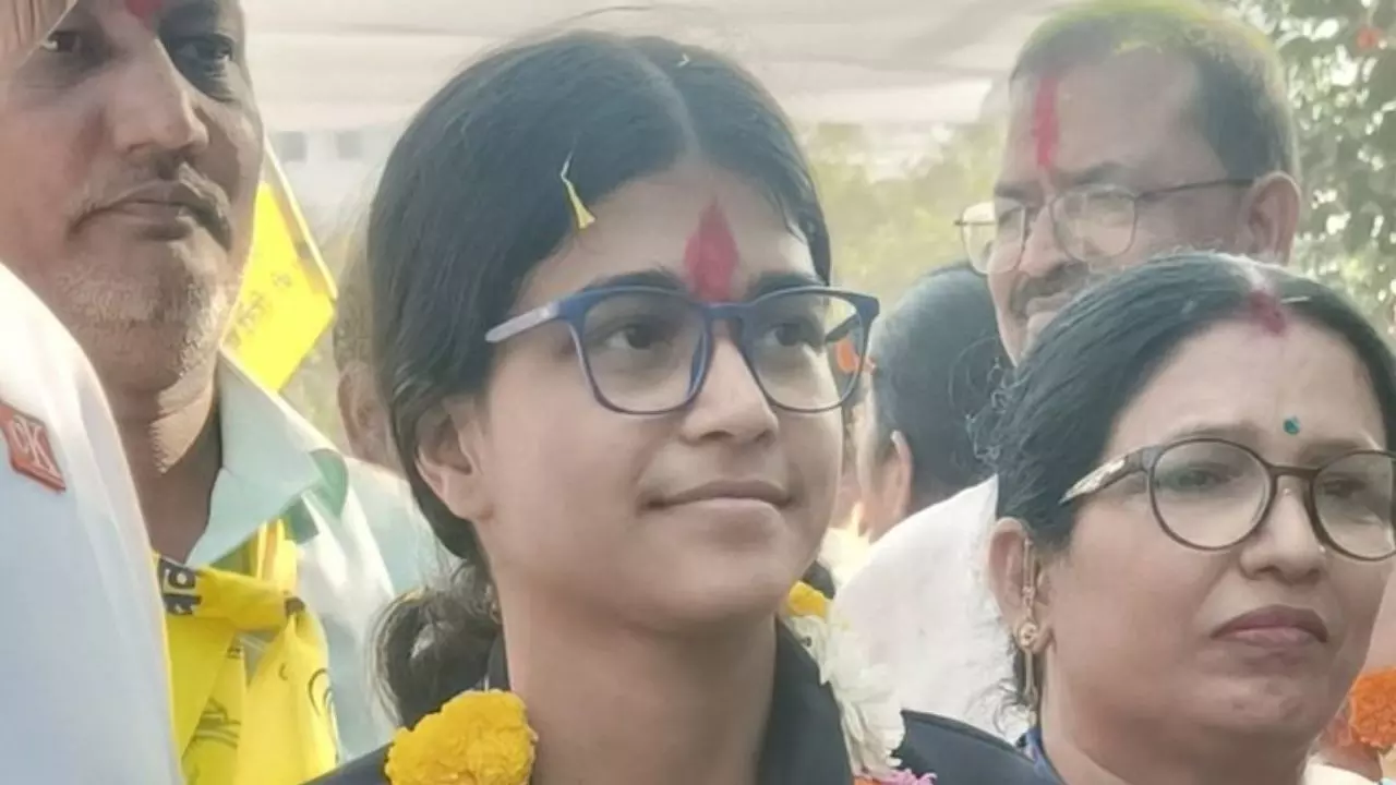 पार्षद में भी GenZ का दबदबा! 22 साल लड़की ने शिंदे गुट के उम्मीदवार को दी मात, जानें कौन है Vasai-Virar की प्रदीपिका सिंह