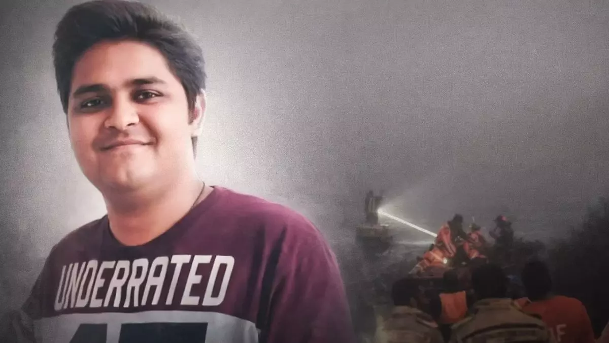 Engineer Death Noida: फोन की टॉर्च जलाई-मदद के लिए चिल्लाया, पर बचाने कोई नहीं आया! सिस्टम ने युवराज को मार डाला!