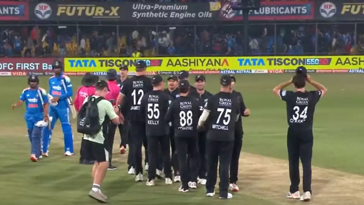 Aaj Ki Taza Khabar: न्यूजीलैंड ने तीसरे वनडे में भारत को 41 रन से हराया, सीरीज 2-1 से जीती; 18 जनवरी की बड़ी खबरें