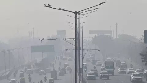 हवा बनी दुश्मन, कोहरा बना दीवार! दिल्ली-NCR में ट्रिपल वेदर क्राइसिस; विजिबिलिटी 10 मीटर से भी कम
