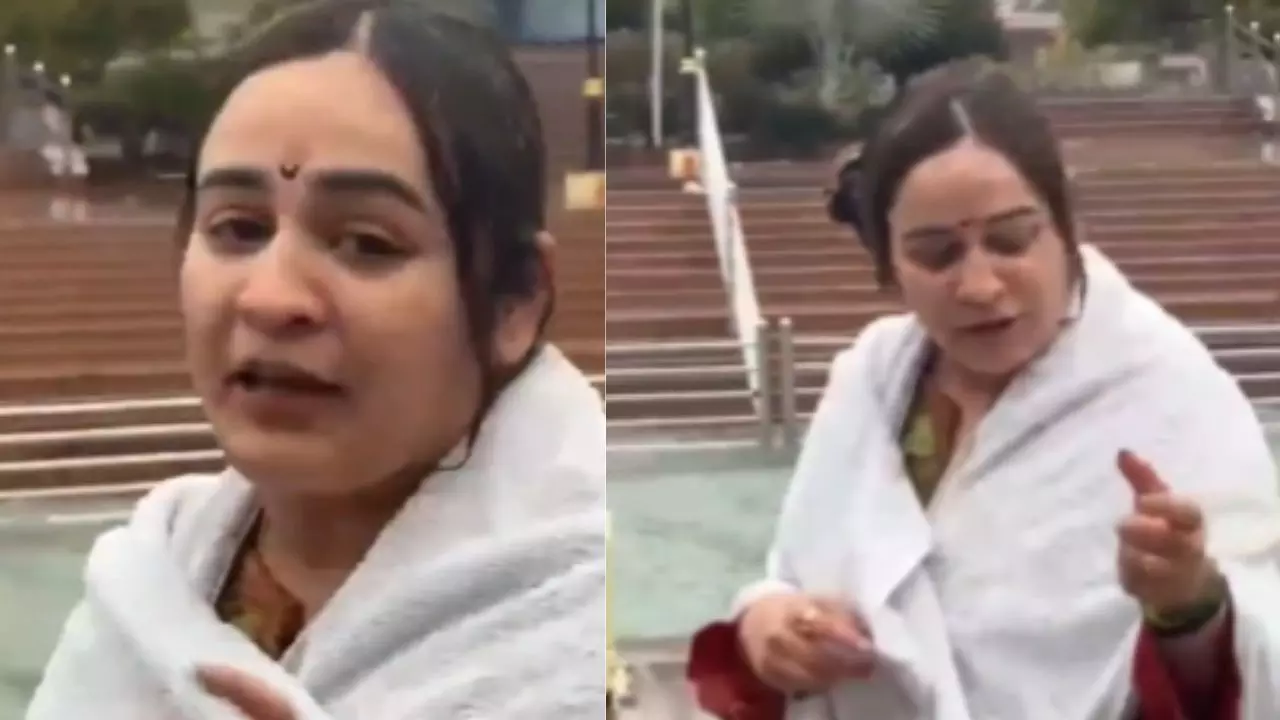 मेरा नहाते हुए वीडियो बनाया! हरिद्वार में गंगा स्नान के दौरान भड़कीं अपर्णा यादव, पत्रकारों पर निजता भंग करने का आरोप