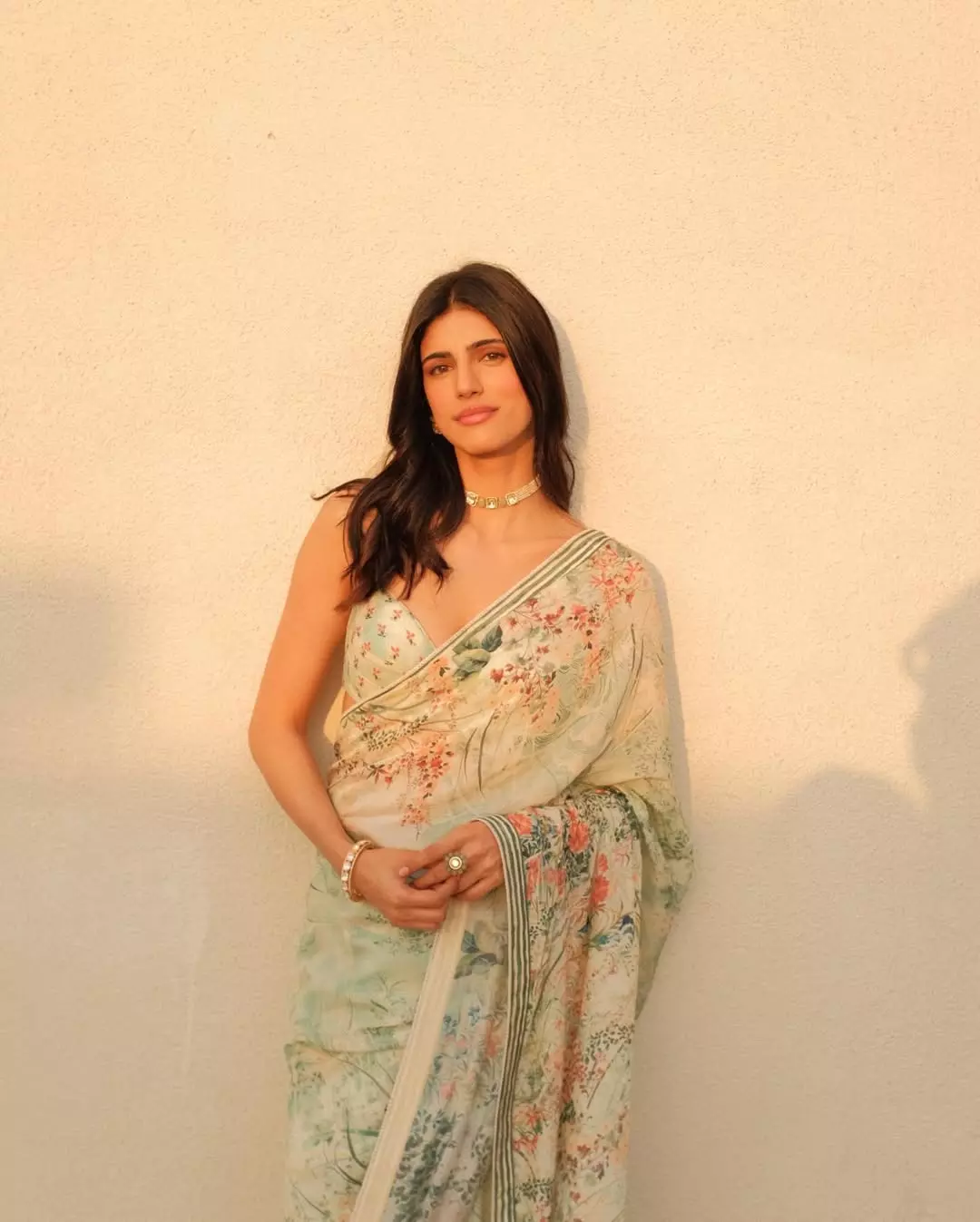 Instagram: medhaarana Instagram: medhaarana