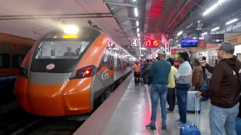 Vande Bharat Sleeper Train में सिर्फ वेज खाना? नॉवेज के लिए TMC-BJP के बीच छिड़ी बड़ी बहस